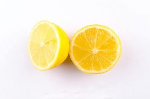 הבהרת כתמי העור באמצעות לימון - מדריך פרקטי לביצוע